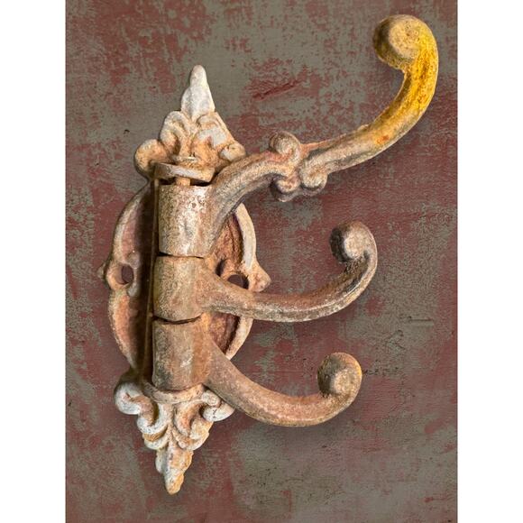Vintage Cast Iron 3-Arm Swivel Wall Hook Fleur de Lis Backplate 6” Rustic - Picture 4 of 6